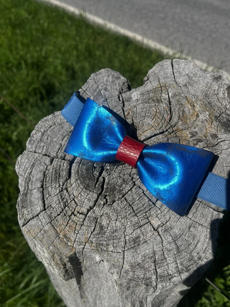 Kožený motýlek - modrý, lesklý č.3